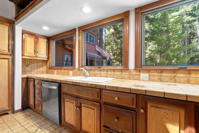 4611 Bonny Doon Road, Santa Cruz CA: https://media.crmls.org/mediaz/26148315-f6ac-43ee-951f-efd1818ed446.jpg