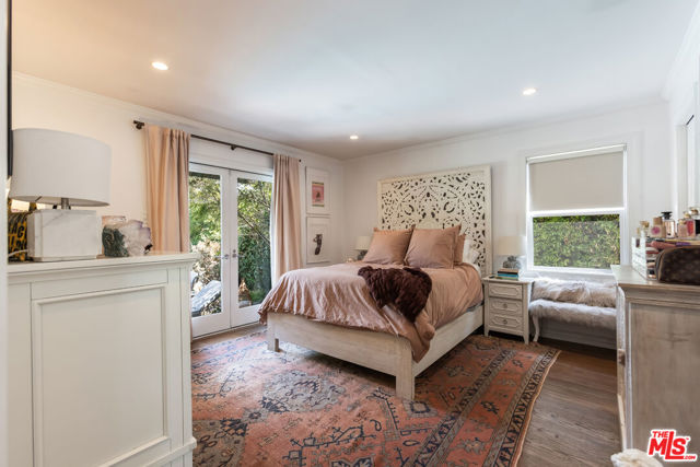 724 N Spaulding Avenue, Los Angeles CA: https://media.crmls.org/mediaz/2614a839-d697-4985-9d42-306b717037ed.jpg