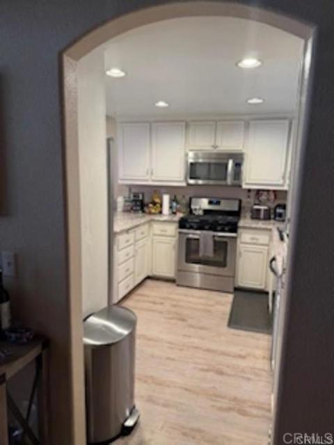Detail Gallery Image 5 of 28 For 1010 Baywood Cir #E,  Chula Vista,  CA 91915 - 3 Beds | 2 Baths