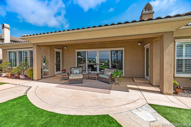 15234 Maple Grove LN, San Diego CA: https://media.crmls.org/mediaz/26153189-79b5-4f95-bef5-9cc8a7880b58.jpg