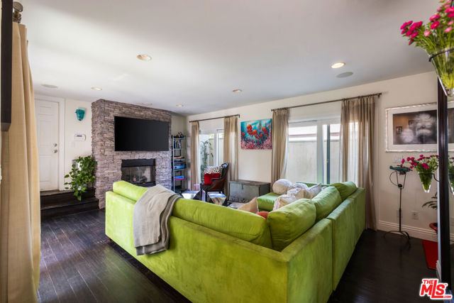 219 2nd Street, Hermosa Beach CA: https://media.crmls.org/mediaz/261535df-0183-4926-b146-f71af14e2886.jpg