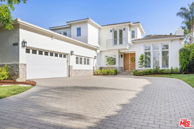 17400 Oak Creek Court, Encino CA: https://media.crmls.org/mediaz/2615c396-591a-4b0f-be45-ab0150bdcafb.jpg