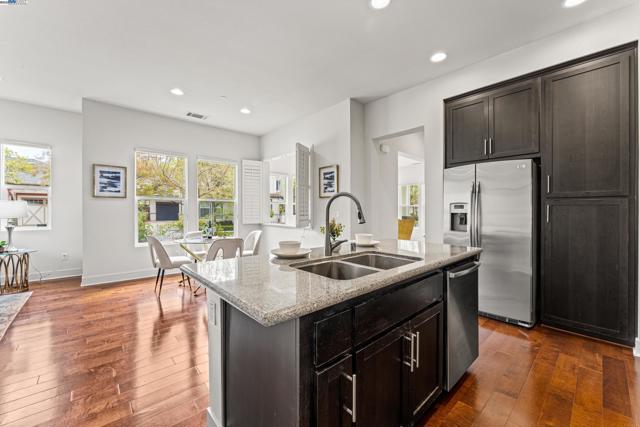 35607 Embassy Common, Fremont CA: https://media.crmls.org/mediaz/2616d6e3-2d20-4ee8-9530-6bcc41eaf61b.jpg