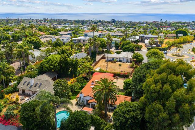 857 Hymettus Ave, Encinitas CA: https://media.crmls.org/mediaz/261723c0-866f-42fc-aaa0-10537bd111be.jpg