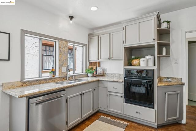 515 Mount St, Richmond CA: https://media.crmls.org/mediaz/26173145-b7df-4d39-bfef-e364cf63ea42.jpg