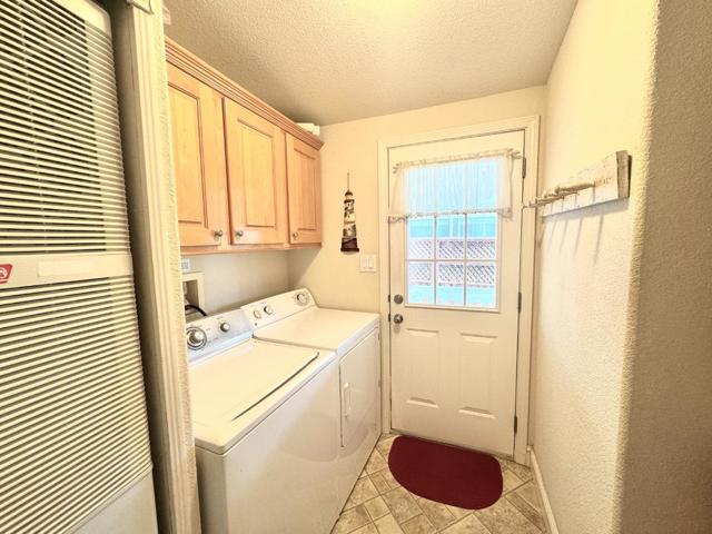 32 Oceanview Avenue, Half Moon Bay CA: https://media.crmls.org/mediaz/261752f9-5a55-411a-a73a-619da9e4005b.jpg