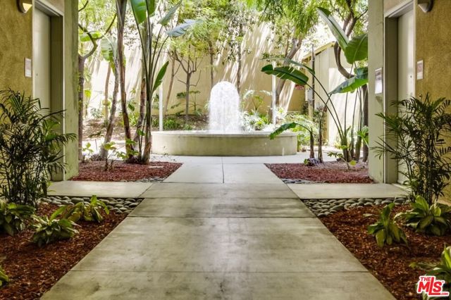 1130 S Flower Street, Los Angeles CA: https://media.crmls.org/mediaz/261756fe-f483-4f4a-a1a2-5bbc15f58302.jpg