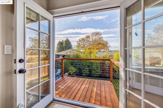 1417 Richmond St, El Cerrito CA: https://media.crmls.org/mediaz/2617a7d6-0f13-48f6-a20c-e444dedfb944.jpg