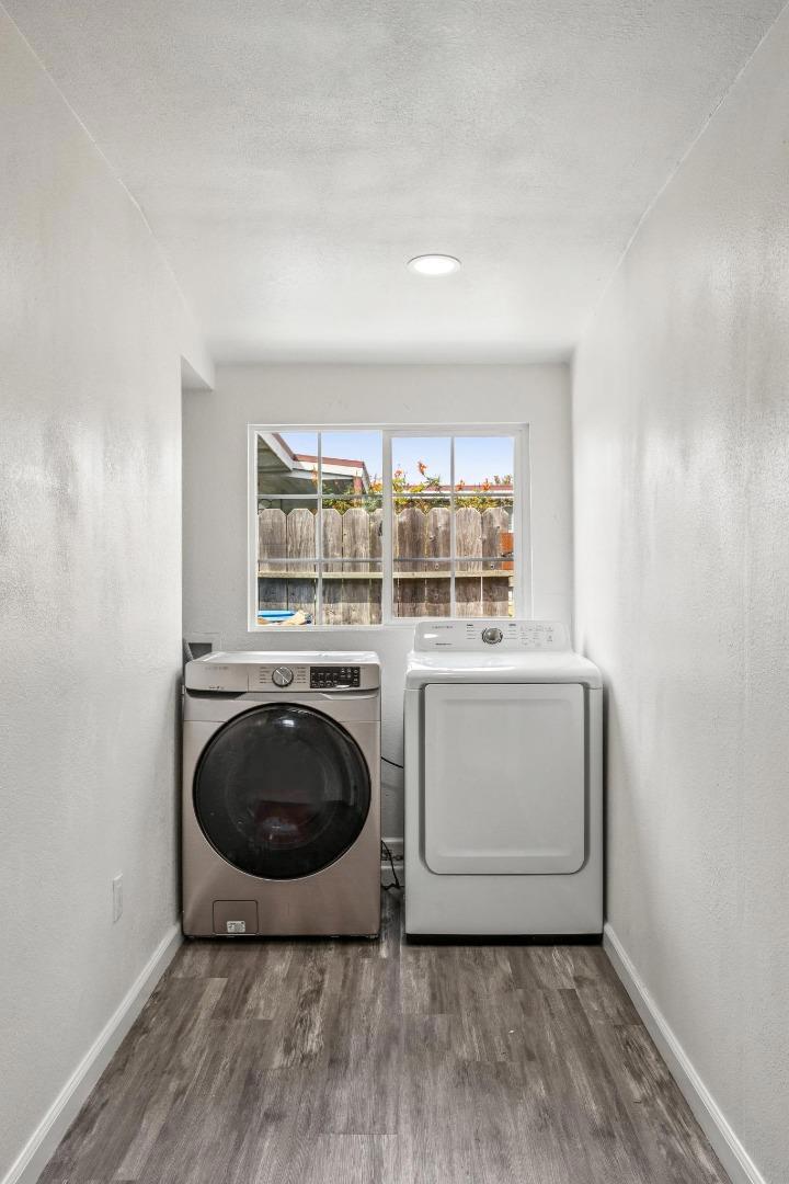https://media.crmls.org/mediaz/2617a7fc-384d-47dd-98ec-ae0aa129e808.jpg?preset=X-Large