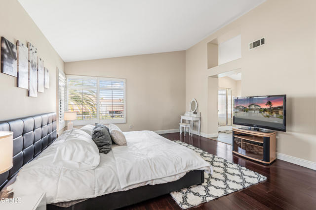 1449 La Culebra Circle, Camarillo CA: https://media.crmls.org/mediaz/2617b635-16cd-4450-a482-7d39c3978c6d.jpg