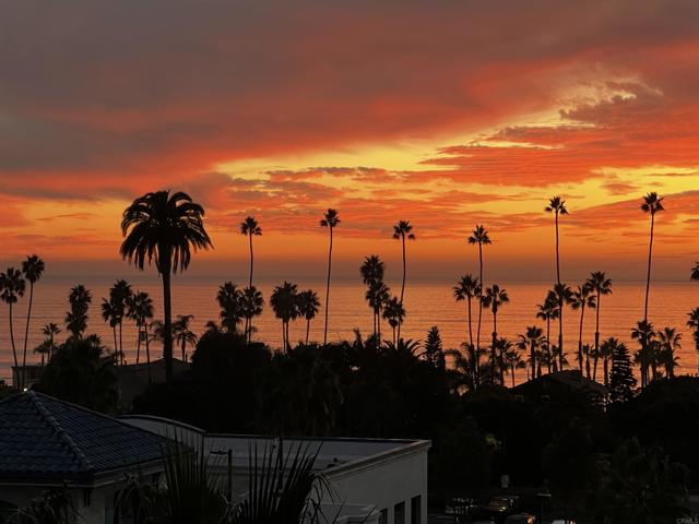 301 Mission Avenue, Oceanside CA: https://media.crmls.org/mediaz/2617c80c-e745-4078-b9aa-7e8e18092829.jpg