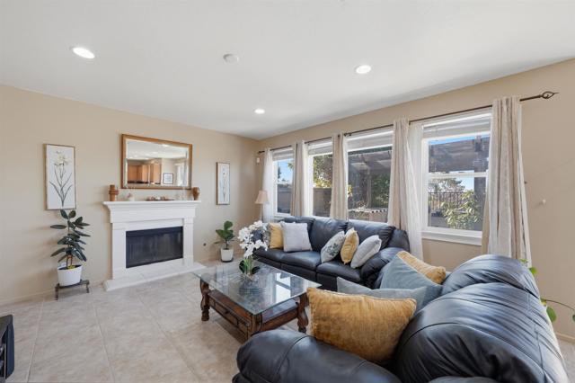 Detail Gallery Image 15 of 42 For 2784 Rambling Vista Rd, Chula Vista,  CA 91915 - 4 Beds | 4 Baths