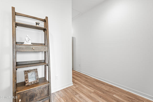 212 Red Brick Drive, Simi Valley CA: https://media.crmls.org/mediaz/2618121a-08e0-42d9-bde2-ce1c1137513e.jpg