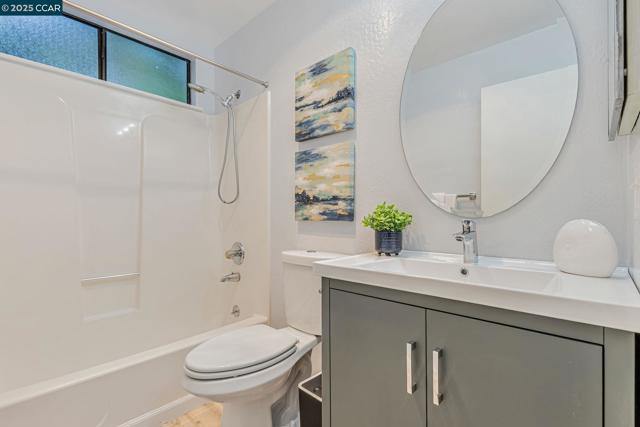 290 Olympian Way, Pacifica CA: https://media.crmls.org/mediaz/26182b65-f7d2-4276-9294-7b053f58cf04.jpg
