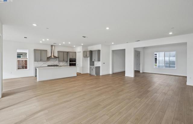 17685 Brightwood Avenue, Lathrop CA: https://media.crmls.org/mediaz/261869c8-5ab8-4e50-9c6e-990b30843f4c.jpg