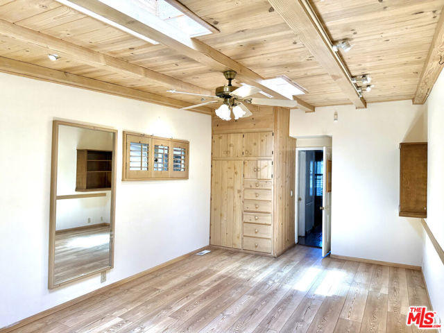 1754 Mandeville Canyon Road, Los Angeles CA: https://media.crmls.org/mediaz/26189636-99de-43f5-b0f2-cd27d641f0f0.jpg