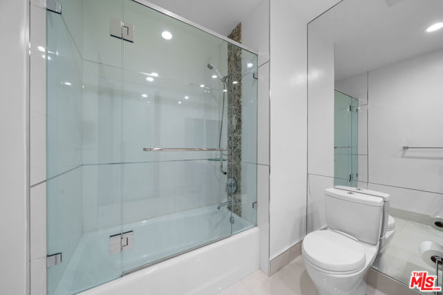 1318 Roxbury Drive, Los Angeles CA: https://media.crmls.org/mediaz/26190ca5-0b75-4726-aa16-58d4740221ca.jpg