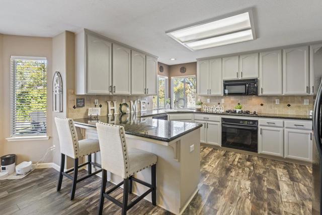 2230 Ventana Court, Hollister CA: https://media.crmls.org/mediaz/26194302-8867-48cc-8b45-de1fa6e3f738.jpg