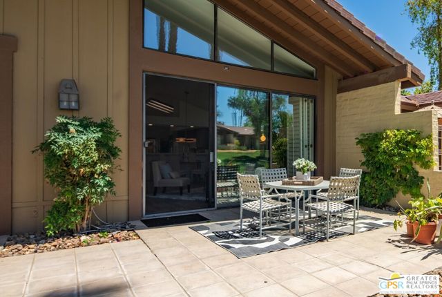 307 Appaloosa Way, Palm Desert CA: https://media.crmls.org/mediaz/261981d1-3f93-4c67-b32d-fda9202773d9.jpg