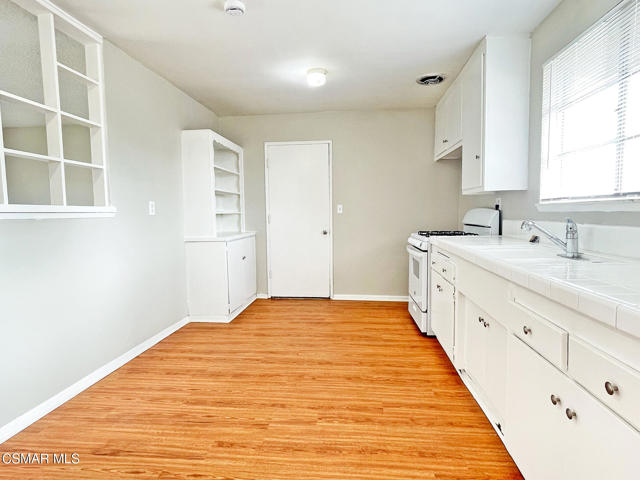 2234 Callahan Avenue, Simi Valley CA: https://media.crmls.org/mediaz/2619ad70-87e5-4f8e-a919-cb422341ca78.jpg