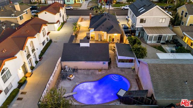 10133 Maple Street, Bellflower CA: https://media.crmls.org/mediaz/2619c87c-4e10-480f-818d-c4f05f9c26b0.jpg