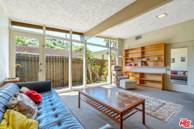 7545 Kimdale Lane, Los Angeles CA: https://media.crmls.org/mediaz/261aa934-2d29-4872-a411-1bf040268975.jpg