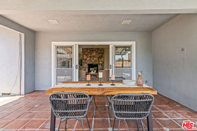 3228 Sagamore Way, Los Angeles CA: https://media.crmls.org/mediaz/261ab7d1-4735-4659-8b74-9a91de03a590.jpg