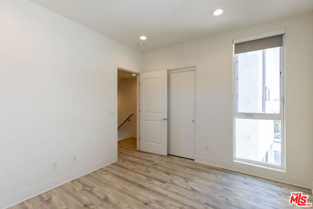 3309 Aria Lane, Los Angeles CA: https://media.crmls.org/mediaz/261b8cb7-2cfe-4fcc-9ac4-97605fbc2b5f.jpg