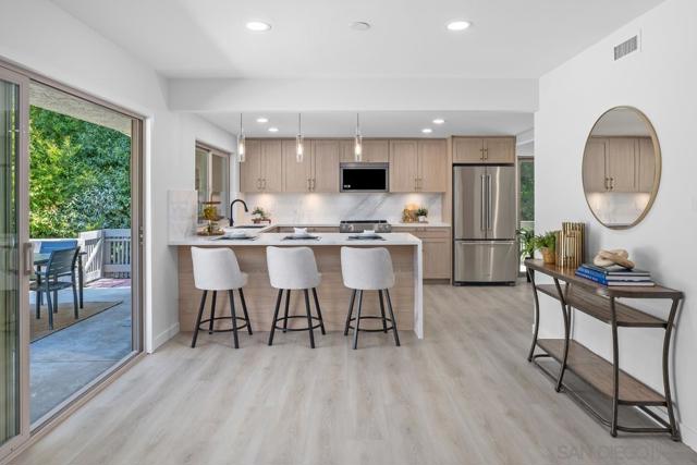 2294 Caminito Preciosa Norte, La Jolla CA: https://media.crmls.org/mediaz/261bc21b-9227-4d29-804e-0f497d3c6564.jpg