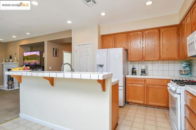 4746 Mammouth Lane, Oakley CA: https://media.crmls.org/mediaz/261bda1b-a652-4055-b4c1-5252dd467ba8.jpg