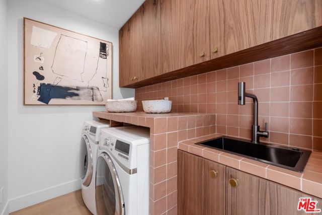 2716 Laurel Pass / Bypass, Los Angeles CA: https://media.crmls.org/mediaz/261c0eb7-0f2c-4fae-88f7-160c03c3f58a.jpg