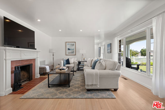 6399 W 80th Street, Los Angeles CA: https://media.crmls.org/mediaz/261c548d-58fa-43b9-92e4-a4fa0c16a635.jpg