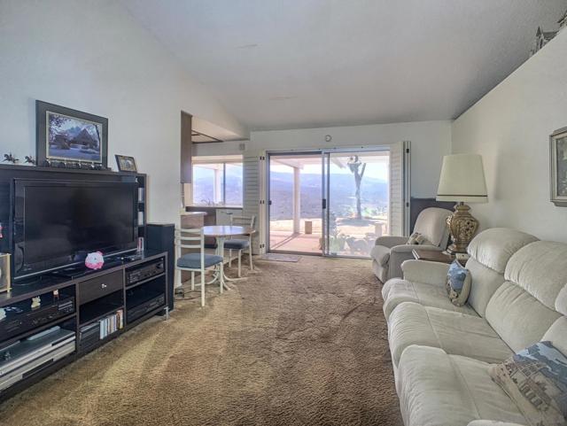 2552 Wind River Rd, El Cajon CA: https://media.crmls.org/mediaz/261c5585-0898-475d-860c-1eae3eb21c01.jpg