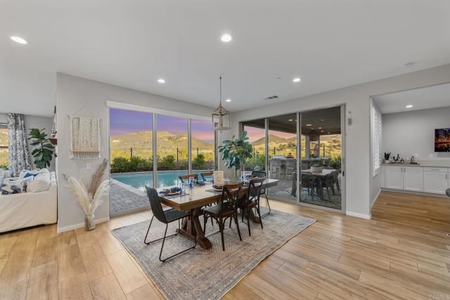 Detail Gallery Image 17 of 68 For 2990 Eldenberry St, Escondido,  CA 92029 - 5 Beds | 4/1 Baths