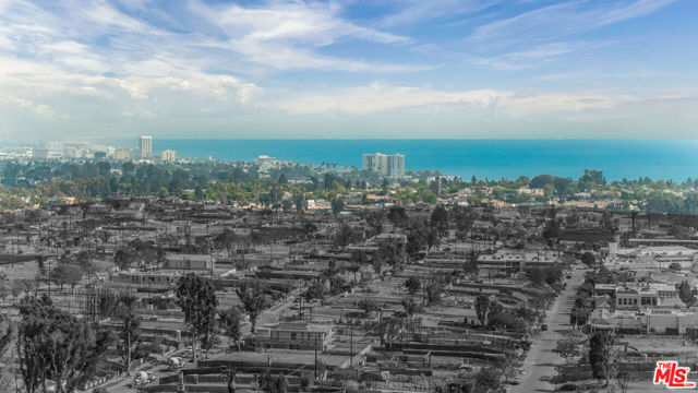 15309 Mc Kendree Avenue, Pacific Palisades CA: https://media.crmls.org/mediaz/261d55ec-d7b8-420f-9a92-f58ff6459ee2.jpg