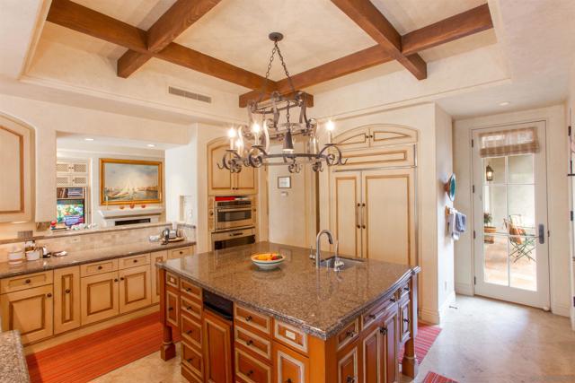 7206 Aviara Drive, Carlsbad CA: https://media.crmls.org/mediaz/261d9a25-00b6-471b-87fa-c59c891393fe.jpg