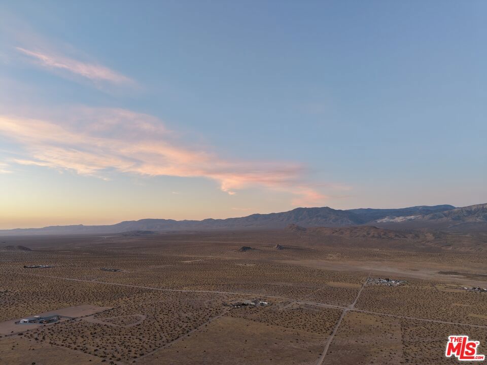 https://media.crmls.org/mediaz/261dacb5-0154-45b8-a105-c110eff5a7de.jpg?preset=X-Large