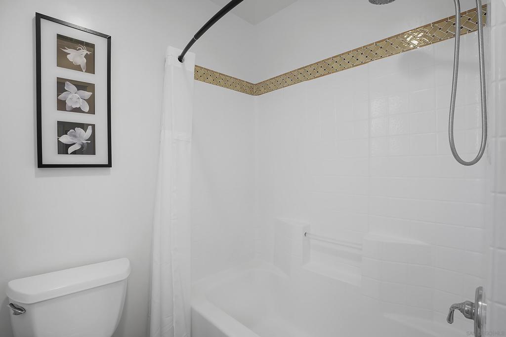 https://media.crmls.org/mediaz/261db426-b646-4cc3-85d3-bc593cc5dd75.jpg?preset=X-Large