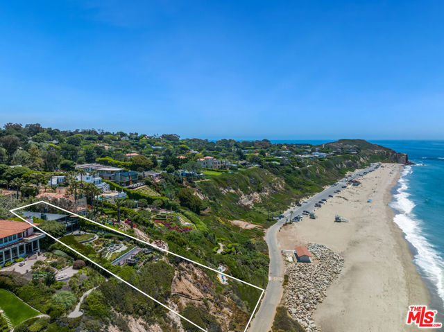 7089 Birdview Avenue, Malibu CA: https://media.crmls.org/mediaz/261e0a1f-c6bb-4996-9a8f-96ba4a891455.jpg