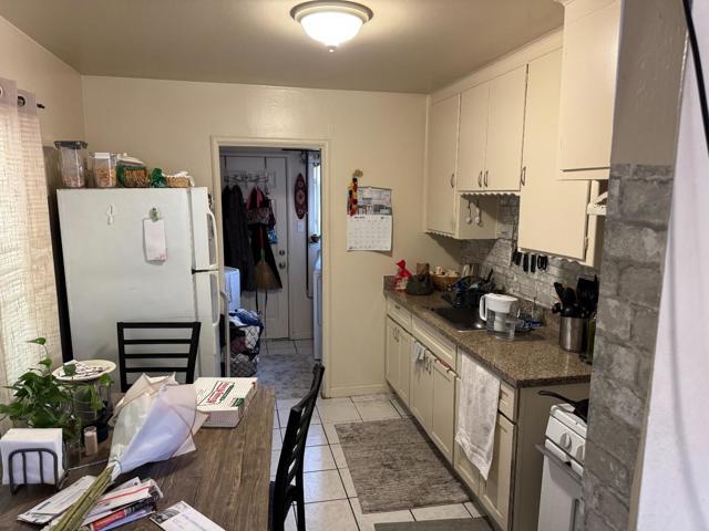 934 7th Avenue, Redwood City CA: https://media.crmls.org/mediaz/261e2774-cde9-4265-b924-e05e050ef6ec.jpg