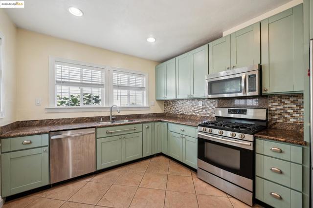 Image 15 of 60 For 1063 32nd St