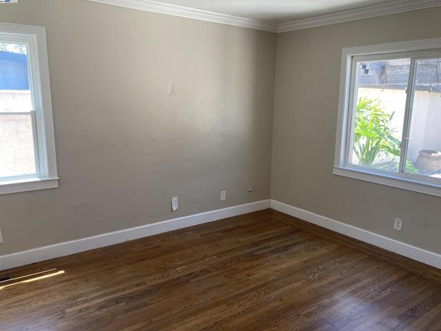 22007 Orange Ave, Castro Valley CA: https://media.crmls.org/mediaz/261ef23d-c218-4ac7-acef-deebca80595b.jpg