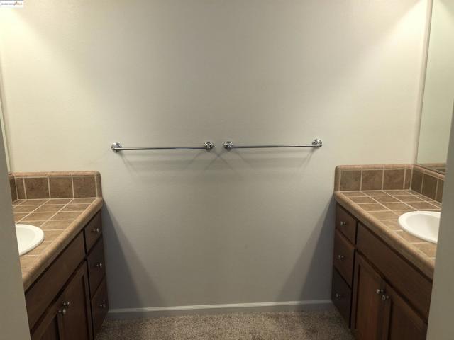 5666 Arcadia Cir, Discovery Bay CA: https://media.crmls.org/mediaz/261f43d0-b659-4323-96bb-6c32a658bd6a.jpg