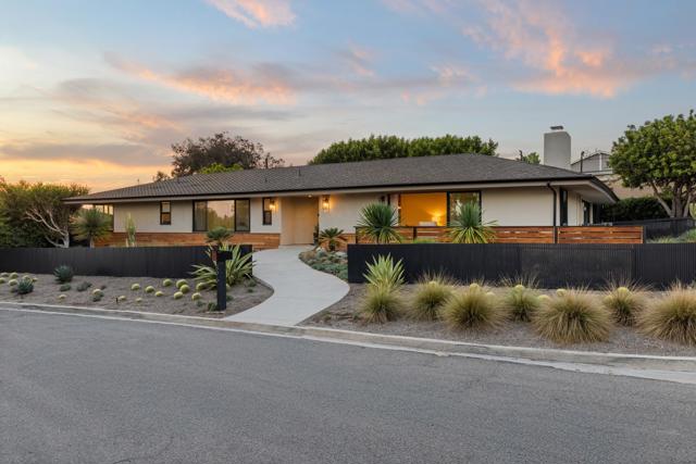 896 La Jolla Rancho Road, La Jolla CA: https://media.crmls.org/mediaz/261f8c2a-2969-40b2-9c97-50df12ac072e.jpg