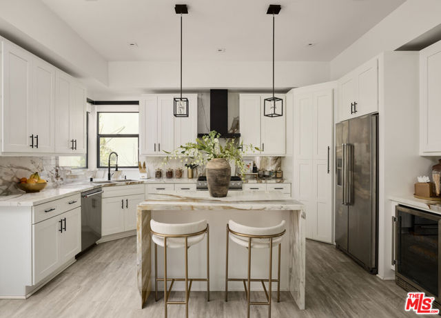 4967 Llano Drive, Woodland Hills CA: https://media.crmls.org/mediaz/261fcd24-6a16-493b-b96d-0ae921b68b07.jpg