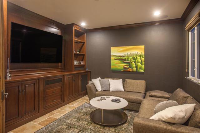 7031 Calle Portone, Rancho Santa Fe CA: https://media.crmls.org/mediaz/262026c9-ca17-43a8-bd5f-4ef966fa8288.jpg