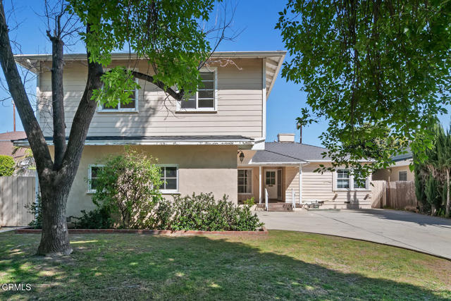 Detail Gallery Image 2 of 30 For 17835 Tarzana St, Encino,  CA 91316 - 4 Beds | 3 Baths