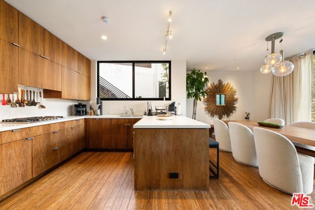 2020 Wattles Drive, Los Angeles CA: https://media.crmls.org/mediaz/26207b8d-cbe2-4956-829e-7dc95b0d6136.jpg