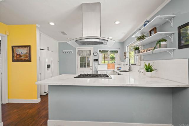 620 Sunset Drive, Vista CA: https://media.crmls.org/mediaz/26208f3e-21c5-4cf2-985b-53ffce506e96.jpg