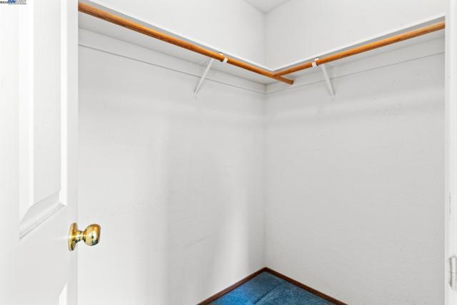 104 Bridgeview Ct, Crockett CA: https://media.crmls.org/mediaz/26210266-d9f8-46f2-82ee-52728cbdda3b.jpg